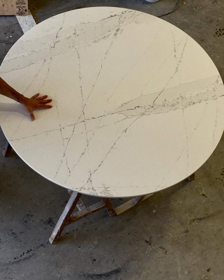 Mesa porcelánico